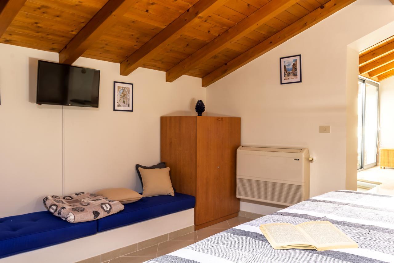 Amartia Apartments Taormina Bagian luar foto