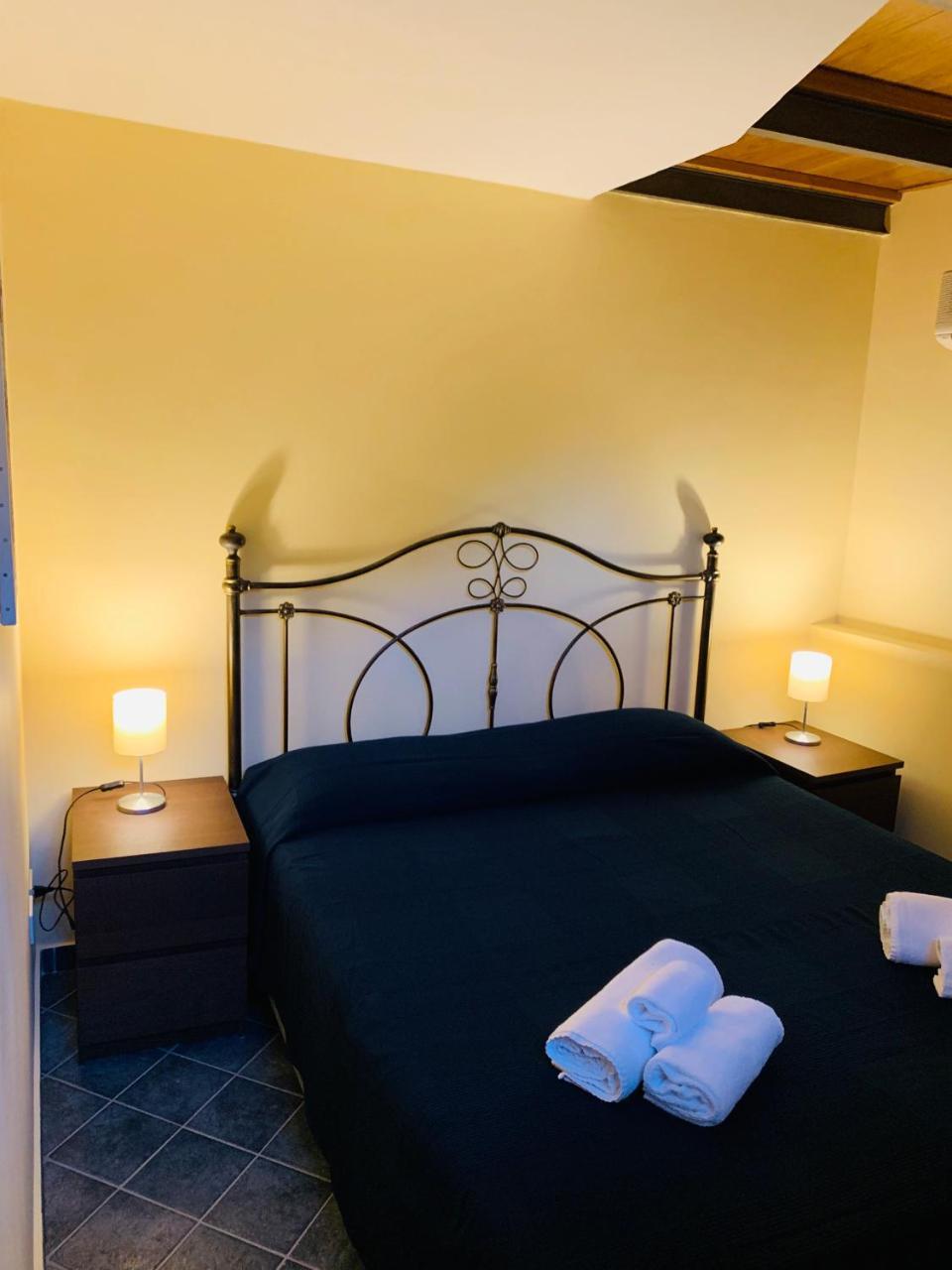 Amartia Apartments Taormina Bagian luar foto